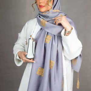 شال طرح نارسیس رنگ طوسی بنفش